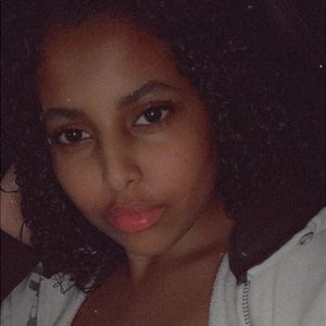 Meet your Posher, Niya